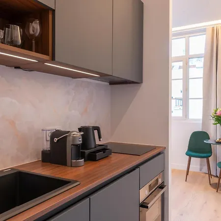 Faubourg Station Apartment *
