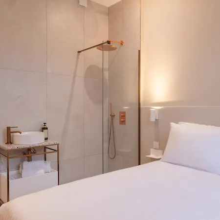 Faubourg Station Apartment *